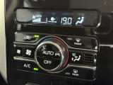 【オートエアコン】お好みの温度に設定して頂くと、車内の温度を自動調整♪快適にクルマの中を過ごして頂けます。