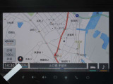 純正ナビを装備。タッチパネル式で使いやすく、お出かけもラクラクです。