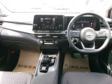 操作しやすい運転席廻り!操作パネルも使いやすい!!ドライブが楽しくなります!