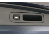 ☆電動リアゲート☆荷物で両手が塞がっていてもワンタッチボタンでリアテールゲートを自動で開閉できます。