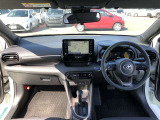 シンプルながら機能性溢れる運転席廻りです。視界性もよく、運転しやすいですよ。