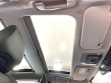 【ガラスルーフ】ガラスルーフ搭載で車内の解放感が一気にアップ!開放的なドライブをお楽しみいただけます。