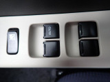 窓の開閉は電動(パワーウィンド)になりますので、便利ですよね。