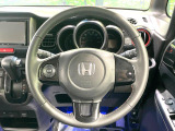 【ステアリングスイッチ】運転中、前方から目線をそらすことなく、オーディオ等の操作が可能な便利機能!安心&快適なドライブを演出してくれます♪