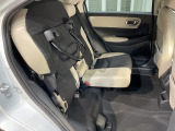 後席をはね上げれば、「もうひとつの荷室」が生まれます。