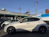 純正ホイールカバーで全体的にデザインがまとまっています。車も人も、オシャレはまずは足元からですね。