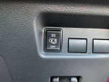 オートスライドドアは、運転席前にあるスイッチの操作でもオート開閉ができ、とても便利です。