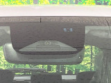 【ホンダセンシング】走行中に前方の車両等を認識し、衝突しそうな時は警報とブレーキで衝突回避と被害軽減をアシスト。より安全にドライブをお楽しみいただけます。