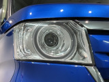 LEDヘッドライトは、点灯の瞬間から最大光量を発揮し、突然暗くなるトンネルなどでの安定感を高めます。