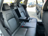 e-POWERは、小型化した駆動用バッテリーを前席シート下に搭載しているため、コンパクトカーでも後席やラゲッジスペースが広いです!優れた燃費性能と快適な乗り心地を両立させました!