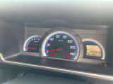 整備スタッフは国家資格を持つプロの整備士です。車検の受入/中間/完成検査と保安基準発行のすべても自社で行います。