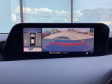狭い場所での駐車やすれ違いなどでより的確な運転操作に役立つ360&deg;ビューモニターが装備されています。