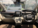 【運転席・インパネまわり】ハンドル・シート・フロアーなど隅々までプロによるクリーニング済み☆彡キレイな車内でドライブが一層快適にお楽しみいただけます!!