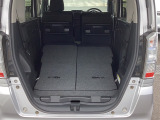 リアシートを倒せば広々ラッゲジスペースの出来上がり♪♪シートアレンジ次第でさまざまな大きさの荷物の積み込みが可能です♪