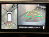 パノラミックビューモニター付きです。車両を上から見たような映像をディスプレイオーディオ画面に表示。運転席からの目視だけでは見にくい、車両周辺の状況をリアルタイムでしっかり確認できます。