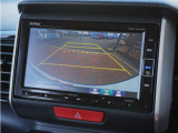 【バックカメラ】駐車が苦手な方でも安心してお乗りいただけます。リバース連動で画面が切り替わるのでとっても便利です。