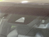 【トヨタセーフティセンス】走行中に前方の車両等を認識し、衝突しそうな時は警報とブレーキで衝突回避と被害軽減をアシスト。より安全にドライブをお楽しみいただけます。
