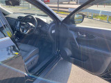 快適に運転できるドライブポジション!運転席シートリフターとシートスライドで、無理のない運転姿勢がとれます。もちろん防水加工済みで濡れたままでも大丈夫!