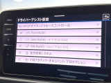 ●レーンキーピングアシスト:走行車線の逸脱を教えてくれる機能。走行時に、クルマが車線から外れていることをカメラが検知すると、ステアリングを微振動させてドライバーに警告します。