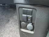【シートヒーター】運転席にはシートヒーターを装備♪寒い冬にはシートをじんわり温めてくれてドライブも快適ですよ◎エアコンの暖房より早く温まってくれるので重宝しますよ◎
