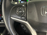 ★ステアリングにはオーディオコントロールスイッチが付いていますので、目線を正面から外すことが無く、また、ステアリングから手を離さずにオーディオ操作ができます.