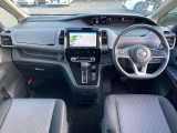 セレナの運転席周りの画像です。