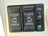 両側スライドドアはオート機能付き。運転席からも開閉可能です。