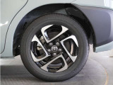 アルミホイール装着車です!これで足元まわりもおしゃれにきまります!