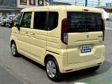 停車中、ブレーキペダルから足を離しても停車状態をキープできるブレーキホールド機能を搭載。信号待ちや停車中でも足が疲れにくく、駐車券を取るシーンなどでも便利です。