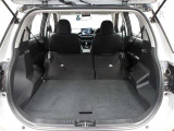 リヤシートを両方倒せば大きな荷物も車載可能です♪