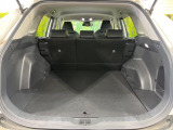 積み下ろしのしやすいデッキにはたっぷりと荷物を積み込んでいただけます。遊びから仕事まで、様々なシーンで頼れます♪
