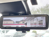 スマートルームミラー装備!車内の状況や天候や明るさに関わらず車両後方のカメラの映像をルームミラーに映し出します!