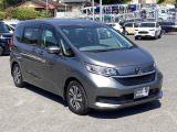狭い駐車場でも、スライドドアならチャイルドシートへのお子さまの乗降や荷物の積載もスムーズ。