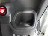 運転席右側のドリンクホルダーです。