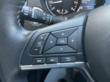 ハンドルのスイッチで電話受話器や音楽の操作が可能です、視線を外さず運転に集中できます