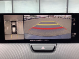 狭い場所での駐車やすれ違いなどでより的確な運転操作に役立つ360&deg;ビューモニターが装備されています。