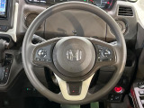 インテリアに合わせたデザインのステアリングは、運転される方のことも考え、運転しやすい形状、大きさです。是非一度、実際に触ってお確かめください。