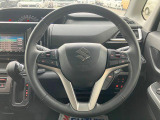 運転し易いステアリング。【アダプティブクルーズコントロール】・【ステアリングオーディオスイッチ】付。
