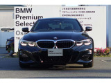 BMWの代名詞の【キドニーグリル】グリルが腎臓のように見えるので【キドニー】と呼ばれるようになりました。一目見ただけでBMWであると認識できる確固たるアイコンとして存在感を放ちます。