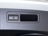 パワーバックドアは荷物の出し入れがしやすい優れもの!スイッチひとつで重たいバックドアが締まります!日用品の大量買い出しにも大活躍!