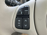 対応している機器を取付すれば運転中でも手を離さずにオーディオの操作ができる『ステアリングスイッチ』機能があります!