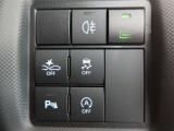 シンプルながら機能性あふれる運転席周りですね。使いやすいスイッチ類の配置によりとても運転しやすいですよ♪