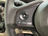 ステアリングにオーディオ操作スイッチが付いています。オーディオ画面に直接タッチしなくても操作が出来ますので、運転に集中できます。
