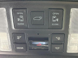 【パワーバックドア】スマートキーや運転席のボタンを押すだけでリアゲートが自動で開閉します!荷物を持っている時や、高い位置にあるバックドアを閉める際に便利な機能です♪