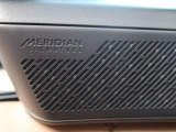 MERIDIANシグネチャーサウンドシステムは34スピーカーとデュアルチャンネルサブウーファーを搭載し、ランドローバートップクラスの音質をすべての座席でお楽しみいただけます。