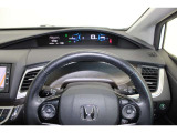 ハンドル左側にはオーディオ操作が出来るオーディオリモートコントロールスイッチ、右側にはHondaSENSINGとオートクルーズスイッチを装備!長距離運転や高速道路の運転では大活躍です!