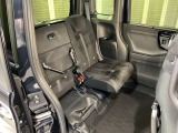 後席をはね上げれば、「もうひとつの荷室」が生まれます。