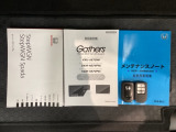 スマートキーは鍵をバッグに入れたままでもドアロックの開閉やエンジンのON・OFFができます。夜間や雨の日も鍵を探さなくて良いので便利です。
