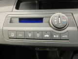 オートエアコン付きです!お好みの温度をセットするだけでエアコンの風量などを自動でコントロール。快適な車内でお過ごしいただけます。