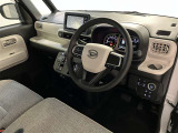 高いホールド性で運転姿勢が安定します。長距離ドライブでも疲れにくいのが魅力です。快適なドライビングライフをお送りください♪